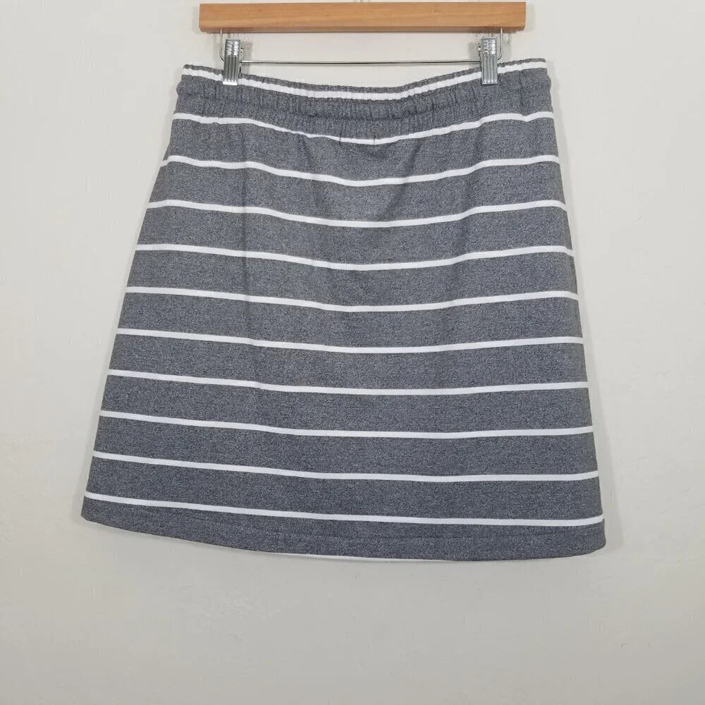 NWT Torrid Gray/White Mini Skirt with Pockets Size 0 - Picture 4 of 6
